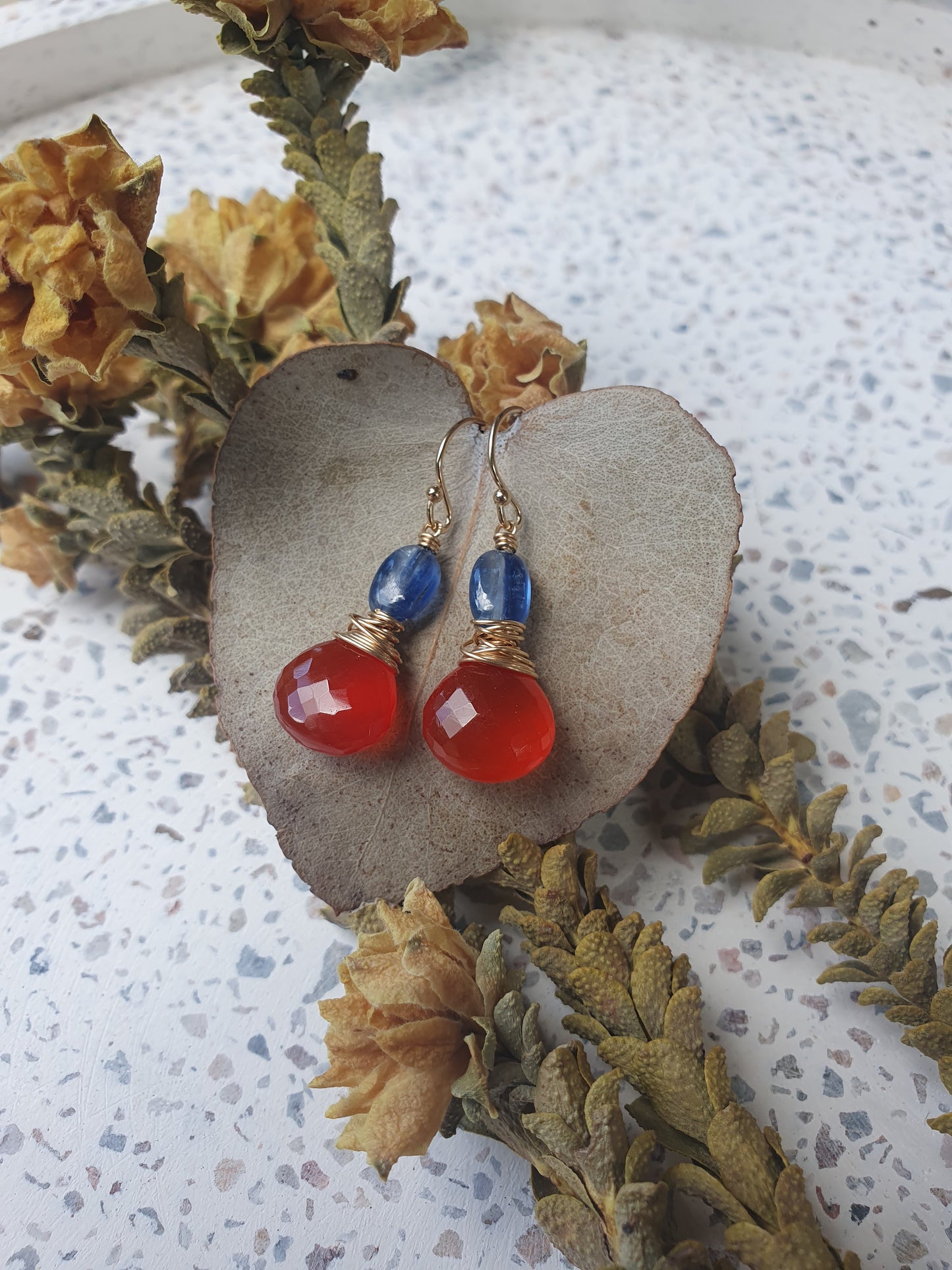 Cupcake - Carnelian, Kyanite